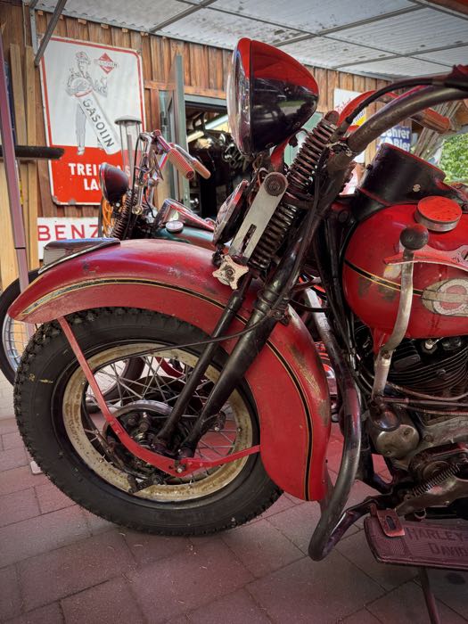 Springer Gabel »Concours« von The Cyclery; passend für Big Twins 1938; Innengewinde Steuerkopf: 3/4”-14 UNS, Außengewinde Steuerkopf: 1”-24 UNS; Stahl, blank / parkerisiert, parkerisierte federn; Länge: 19”; Rake: 0 °; mit Zentrierring; Polen