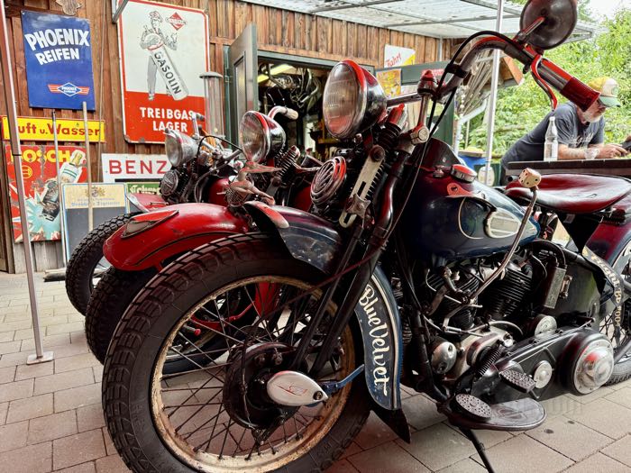 Springer Gabel »Concours« von The Cyclery; passend für Big Twins 1940; Innengewinde Steuerkopf: 3/4”-14 UNS, Außengewinde Steuerkopf: 1”-24 UNS; Stahl, blank / parkerisiert, parkerisierte federn; Länge: 19”; Rake: 0 °; mit Zentrierring; Polen