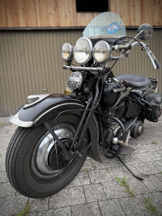 Springer Gabel »Concours« von The Cyclery; passend für Big Twins late 1946-1949; Innengewinde Steuerkopf: 3/4”-14 UNS, Außengewinde Steuerkopf: 1”-24 UNS; Stahl, blank / parkerisiert, parkerisierte federn; Länge: 19”; Rake: -3 °; mit Zentrierring; Polen