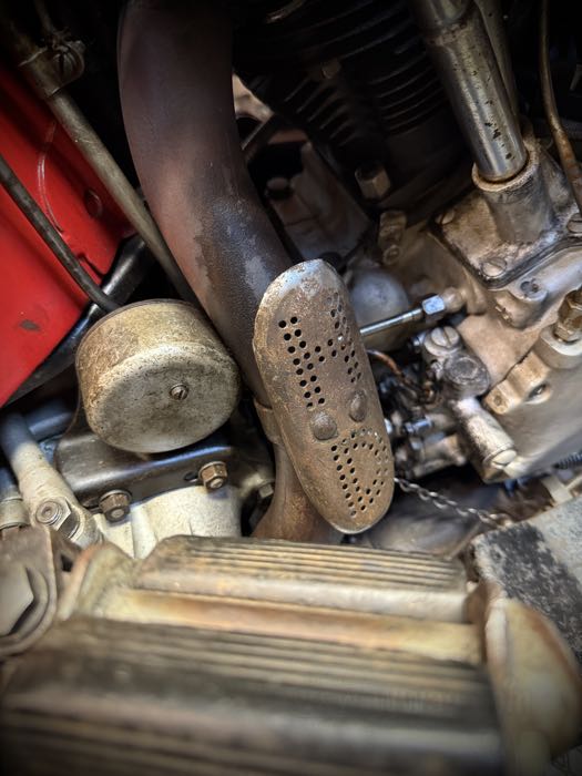 Deflector de calor »Boot Guard« de Colony; apropiado para Big Twin 1936→; acero, parkerizado; reemplaza OEM HD 11500-38; EE. UU.; peso bruto: 134 g