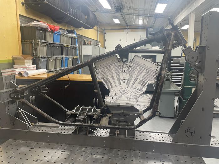 Frame jig »CT Newman« by CT Newman Engineering; fits Big Twin 4-speed frames; steel, bare; Spain, designed in the USA; gross weight: 150 kg