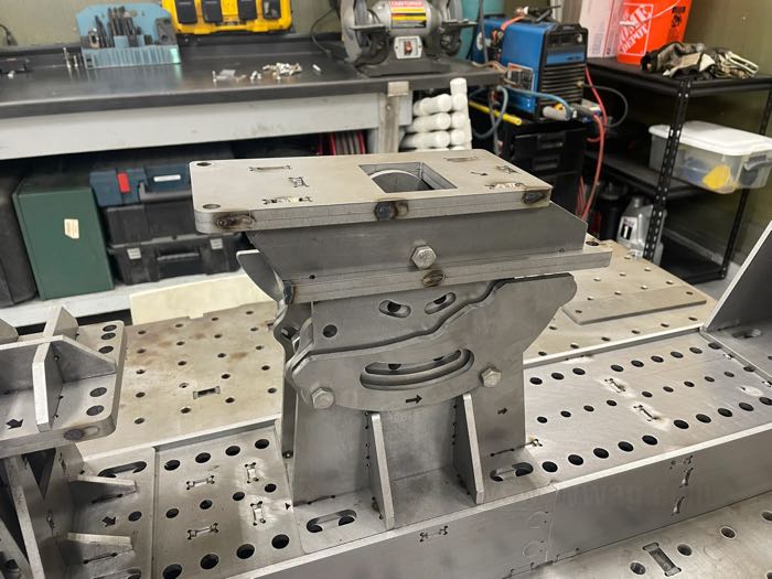 Frame jig »CT Newman« by CT Newman Engineering; fits Big Twin 4-speed frames; steel, bare; Spain, designed in the USA; gross weight: 150 kg