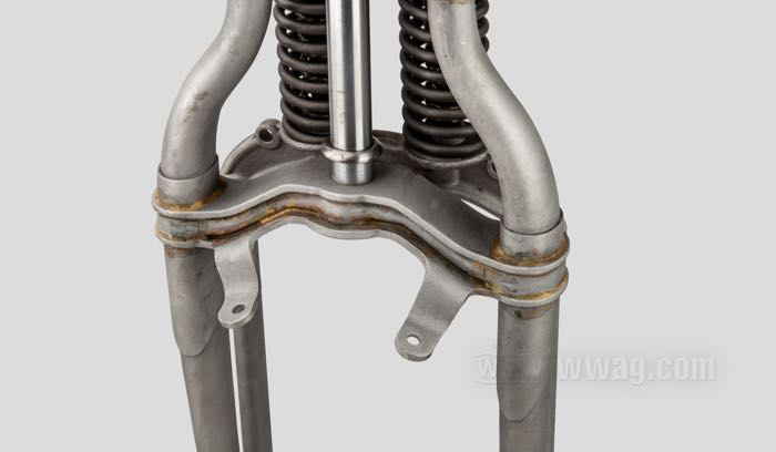 Springer Gabel »Concours« von The Cyclery; passend für Big Twins 1937; Innengewinde Steuerkopf: 3/4”-14 UNS, Außengewinde Steuerkopf: 1”-24 UNS; Stahl, blank / parkerisiert, parkerisierte federn; Länge: 19”; Rake: 0 °; mit Zentrierring; Polen; Bruttogewicht: 20 kg