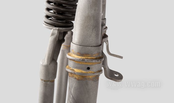 Springer Gabel »Concours« von The Cyclery; passend für Big Twins 1937; Innengewinde Steuerkopf: 3/4”-14 UNS, Außengewinde Steuerkopf: 1”-24 UNS; Stahl, blank / parkerisiert, parkerisierte federn; Länge: 19”; Rake: 0 °; mit Zentrierring; Polen; Bruttogewicht: 20 kg