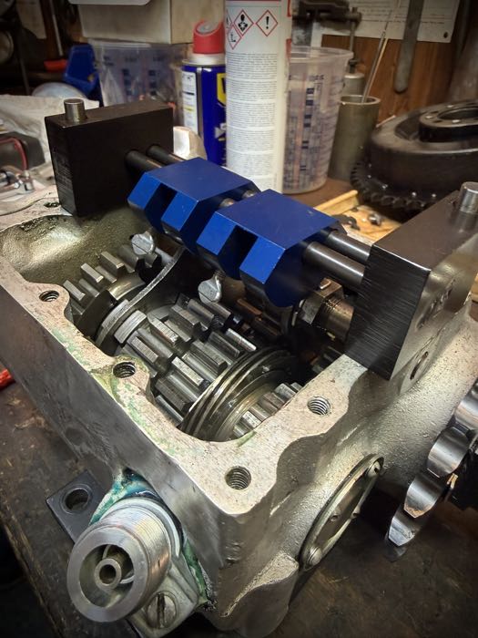 Calibro di Jims; per posizionamento delle forchette di cambio; atto per Big Twin 1939-early 1979; rimpiazza OEM HD 96384-39; U.S.A.; peso lordo: 820 g