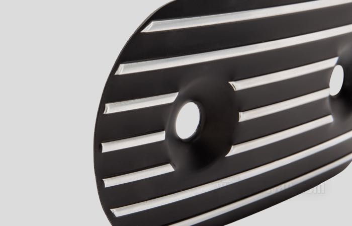 Luftfilterblende »gerippt«; für Original oval aircleaners with countersink mounting screws; Aluminium, aluminium / mattschwarz; ersetzt OEM HD 29205-69; China; Bruttogewicht: 150 g