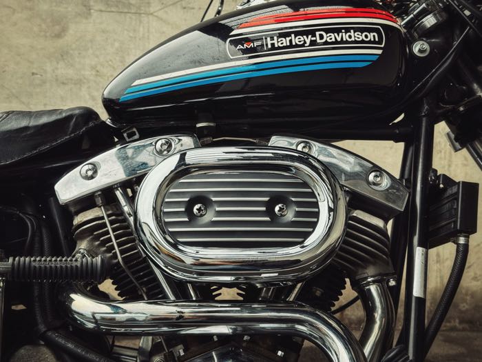 Luftfilterblende »gerippt«; für Original oval aircleaners with countersink mounting screws; Aluminium, aluminium / mattschwarz; ersetzt OEM HD 29205-69; China; Bruttogewicht: 150 g