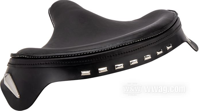 Solo seat »1955-1980 DeLuxe« by Samwel Supplies; cowhide / rubber, black; length x width: 420 x 440 mm; distance of springs or mounting bolts: 277 mm; mounting bolt thread: 5/16”-24; with mounting kit; replaces OEM HD 52006-47; Europe