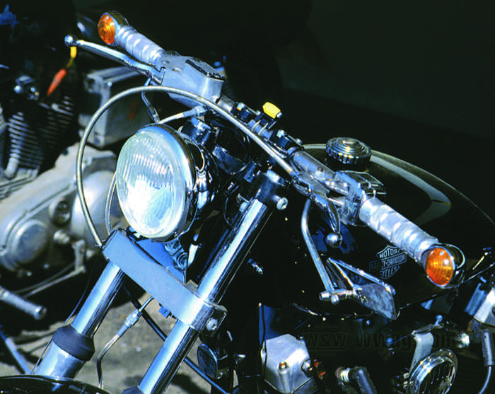 Intermitente para manillar »British style halogen«; para manillares 1” y 22 mm; aluminio, cromado; tipo de bombilla: H21W; casquillo: BAY9s; con adaptadores; homologado E1; peso bruto: 180 g