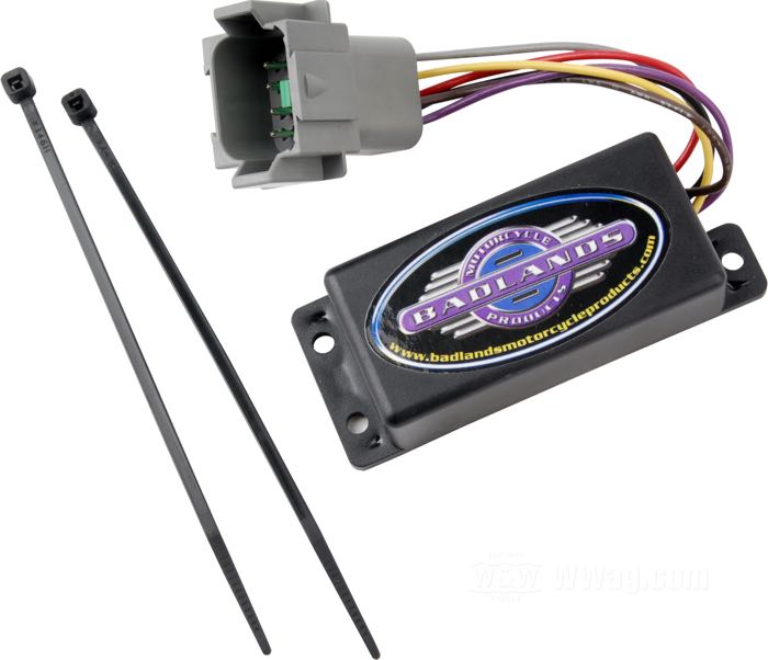 Flasher unit by Badlands; fits Sportster 1996-2003, Big Twin 1996-2000; self-cancelling; with Deutsch 8-pin plug for OEM wiring harness; W x H x D: 73 x 22 x 35 mm; 12 V; 3…46 W per side; USA; gross weight: 130 g