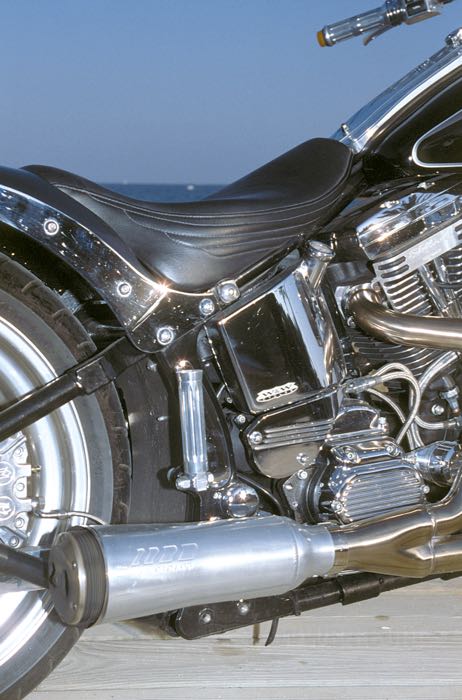 Schraube; passend für Softail →1999; Edelstahl, blank; Linsenkopf mit Innensechskant; Gewinde: 1/2”-13; Länge: 3/4 ” (19 mm); Schlüsselgröße: 5/16 ”; ersetzt OEM HD 868A; Bruttogewicht: 20 g