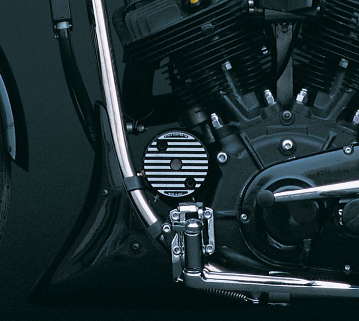 Regulador »End Bell Low Voltage« de Cycle Electric; para generadores (dinamos) tipo 65A; apropiado para Big Twin 1965-69 y Sportster 1965-77; tensión de carga 13.8 V; aluminio fundido, negro, aletas pulidas; 12 V; EE. UU.; peso bruto: 750 g