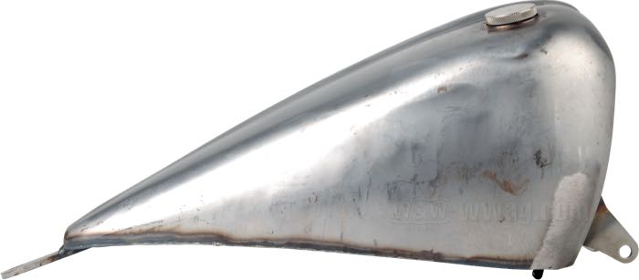 Gas tank »Bobber Style«; fits Softail 2000-2005 with carburetor; steel; volume: 8.9 l; with gas cap: pop-up; required petcock: M22 x 1; with mounting parts; gross weight: 7 kg