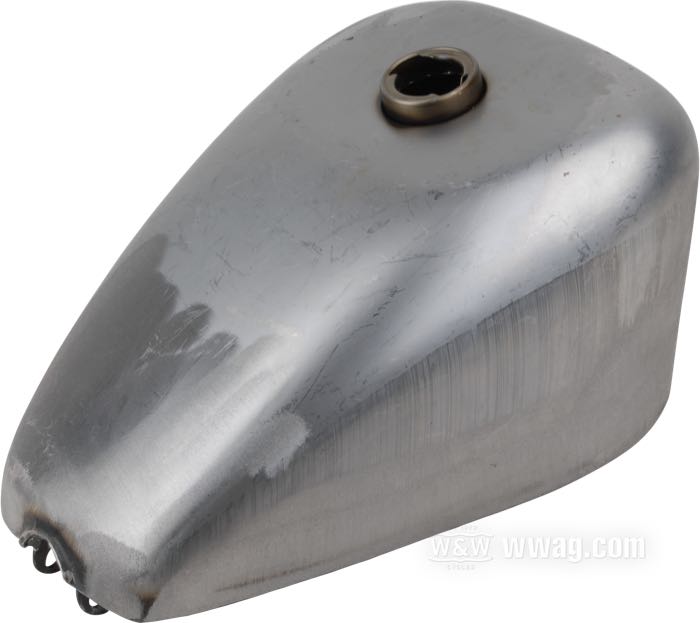 Serbatoio di benzina »King«; atto per Sportster 1957-1978; acciaio, naturale; volume: 11.7 l; tappo necessario: 1 x ventilato / chiusura a baionetta 1955-1982; rubinetto necessario: 3/8” NPT; rubinetto necessario: 3/8” NPT; peso lordo: 4.6 kg