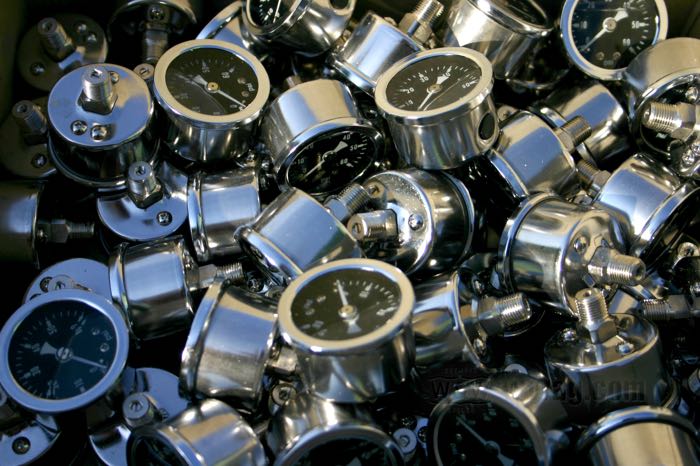 Öldruckmesser »Standard«; Stahl / Acrylglas, verchromt, 0-60 psi; Tiefe: 27 mm; Ø 40 mm; Zifferblatt: schwarz; Gewinde: 1/8”-27 NPT; Bruttogewicht: 100 g