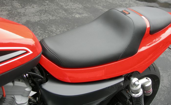 Seat pad »Racing« by Storz; fits XR 1200; synthetic leather; gross weight: 2.34 kg