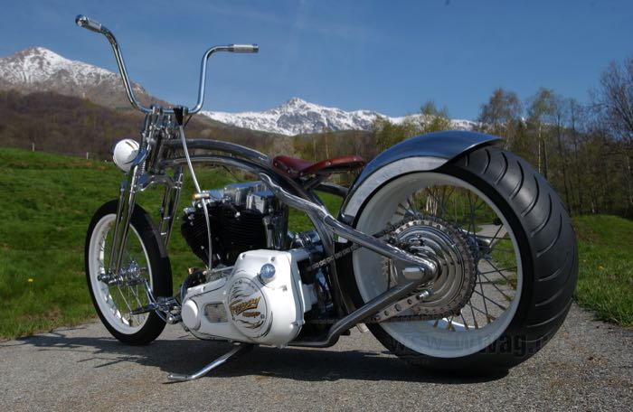 Seitenständer von Kustom Tech; Stahl, verchromt; Länge gemäß Zeichnung: 21 cm; Bruttogewicht: 1.36 kg