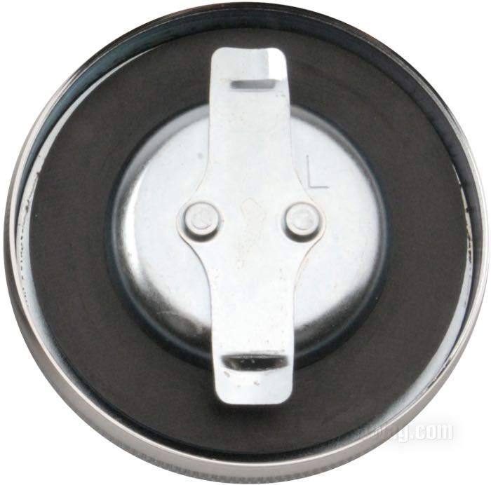 Tappo di serbatoio  di Paughco; atto per modelli 1955-1972; acciaio, cromato, alto bordo 13 mm, bordatura 6 mm; Ø 65 mm; senza deaerazione; rimpiazza OEM HD 61103-65; peso lordo: 60 g