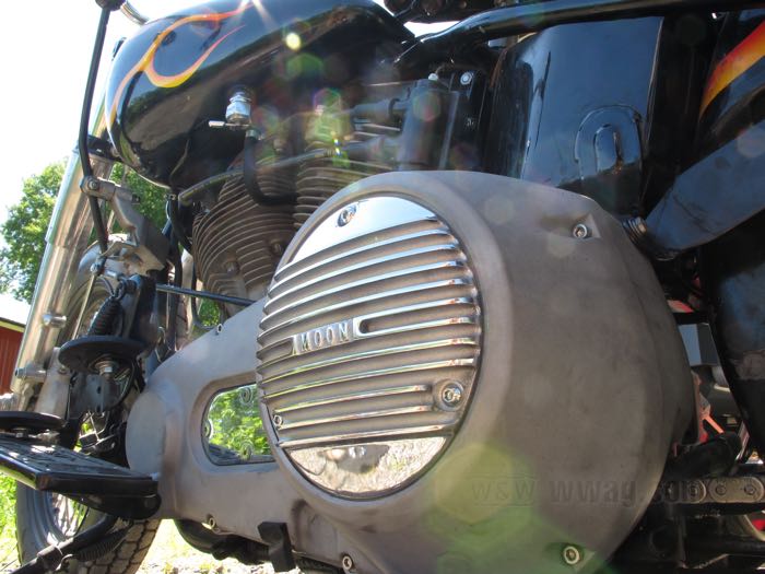 Derby cover by Mooneyes; fits Shovelhead and Evo Big Twin 1970-1998; with 3 holes; cast aluminum, polished; gross weight: 560 g