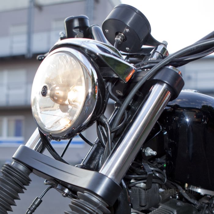 Becher »Standard« von motogadget; für motogadget Chronoclassic; Aluminium, schwarz eloxiert; Tiefe: 30.5 mm; Ø 85 mm; Deutschland; Bruttogewicht: 90 g