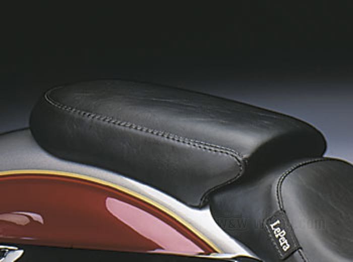 Taco »Bare Bones Standard« de Le Pera; apropiado para FXDWG 1996-2003; piel sintética, negro, altura frontal: 6 cm / altura trasera: 5 cm; largo x ancho: 32 x 17 cm; EE. UU.; peso bruto: 1 kg