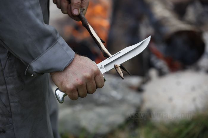 Couteau »119 Special« de Buck Knives; acier / bois; poids net: 213.5 g; longueur totale: 262 mm; longueur de lame: 152 mm; acier de lame: 420 HC; trempe de la lame: 58 HRC; avec étui en cuir noir; USA; poids brut: 350 g