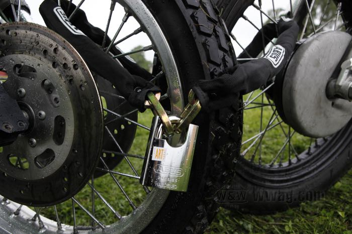 Catena antifurto »Platinum Chain« di Abus; acciaio, nero; lunghezza: 140 cm; peso netto: 3.7 kg; spessore catena: 10 mm; Germania; peso lordo: 3.6 kg