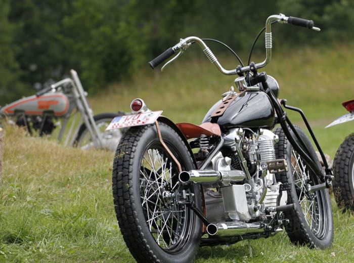 Taillight »Crocker 1936-40« by Crocker; cast aluminum, polished; bulb type: P21/5W; 12 V; with 12 V bulb; with stop light; without license illumination; with license bracket; USA; gross weight: 650 g