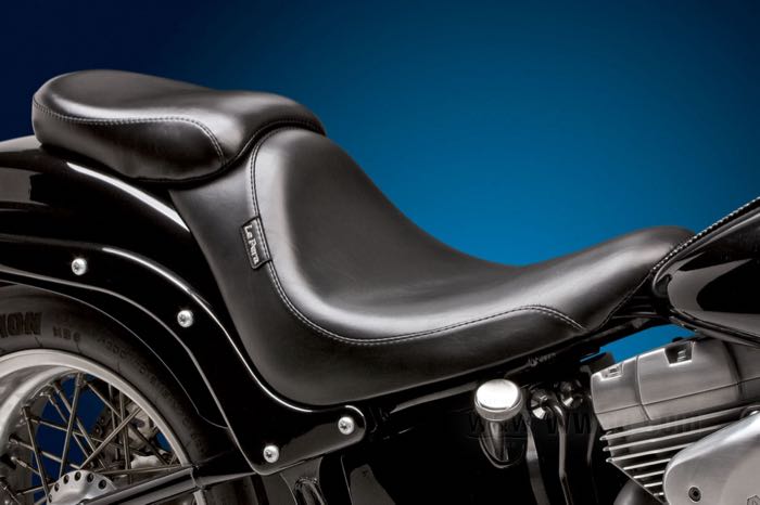 P-Pad »Silhouette Deluxe« by Le Pera; fits Softail 2006-2017 (200 mm rear tire); synthetic leather, black; L x W x H: 30 x 23 x 6 cm; USA; gross weight: 1.03 kg