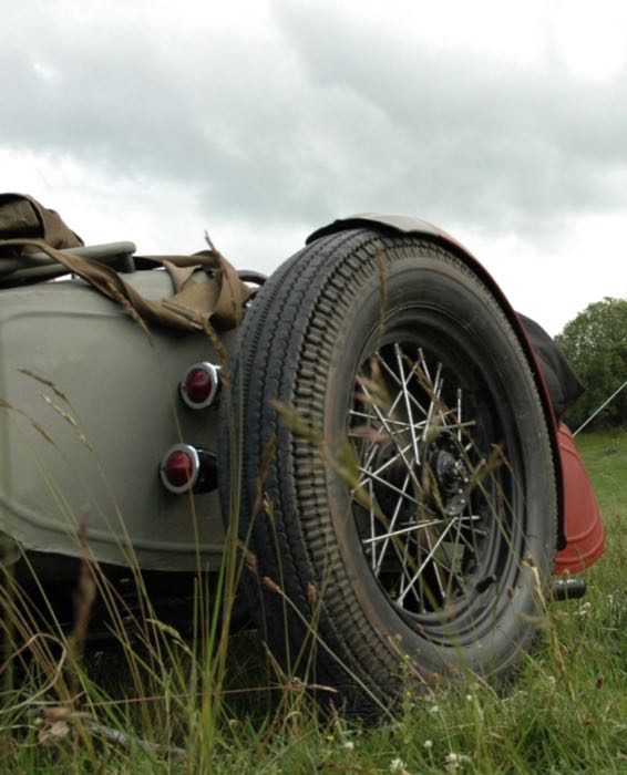 Neumático »E270 Super Classic« de Shinko Motorcycle Tires; goma / acero; posición: delantero o trasero; 5.00-16 72H; para uso con cámara; llantas permitidas mín-máx: 2.75 - 3.25; homologado ECE R75, homologado DOT; peso bruto: 7.4 kg
