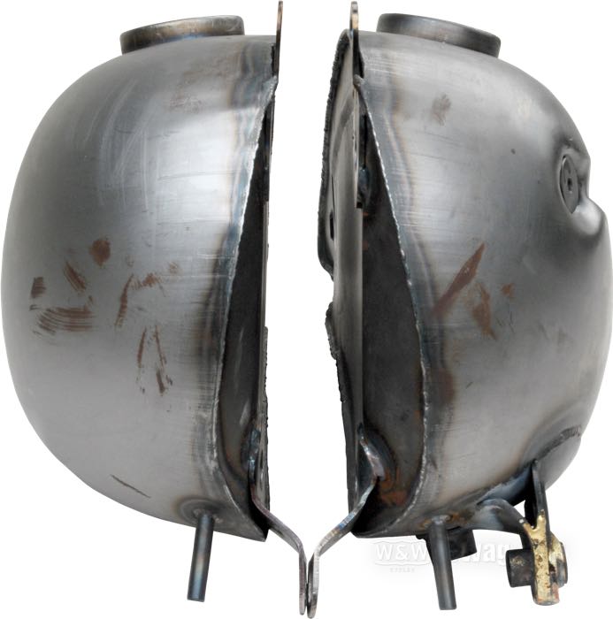 Serbatoio di benzina »WR Style« di Cannonball; atto per Knucklehead 1947 con cambio a mano/ consolla del cambio; acciaio; volume: 9.5 l; tappo necessario: chiusura a baionetta 1955-1982; rubinetto necessario: 3/8” NPT; Europa; peso lordo: 5.2 kg
