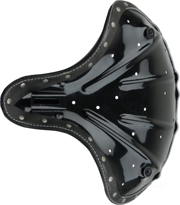 Selle mono »1940-1951 Style« de Samwel Supplies; vachette, noir; longueur x largeur: 410 x 430 mm; distance des ressorts ou goujons de montage: 277 mm; filet des boulons de montage: 5/16”-24; avec kit de montage; remplace OEM HD 52004-25; poids brut: 2.72 kg