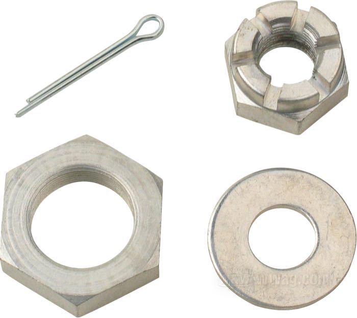 Achsmutternkit; passend für Big Twin 1946-1971; Stahl, CAD (ZnNi Verfahren), mit Splint und Achsbuchsenmutter; Gewinde: 1/2”-20 / 13/16”-24; Montageposition: vorne; ersetzt OEM HD 534, 6591, 7923 und 43886-30; Bruttogewicht: 80 g
