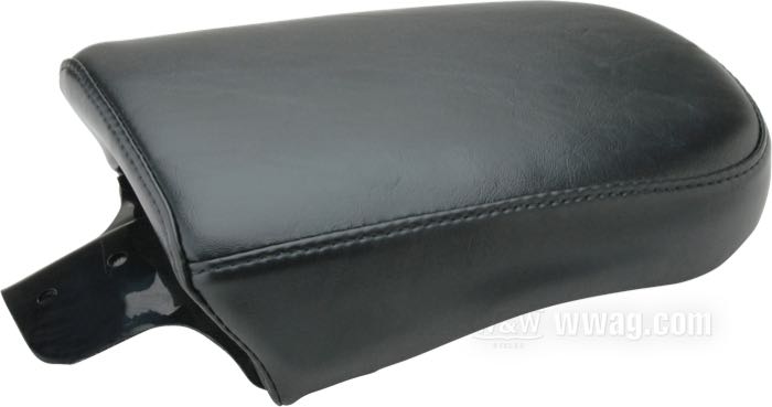 Pouf »Silhouette« de Le Pera; pour Silhouette Solo; adaptable à FXDWG 1993-1995; simili cuir, noir, hauteur avant: 8 cm / hauteur arrièrer: 5 cm; longueur x largeur: 29 x 18 cm; USA; poids brut: 1.1 kg