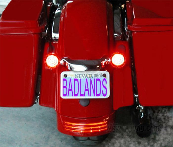 Compensador de potencia eléctrica »III« de Badlands; apropiado para Touring 1988-1996, Softail 1991-1995, Dyna 1994-1996, Sportster 1991-1998, FXR, V-Rod; 12 V; 3…90 W; EE. UU.; peso bruto: 100 g
