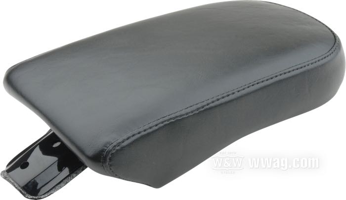 Pouf »Silhouette« de Le Pera; pour Silhouette Solo; adaptable à FXDWG 1996-2003; simili cuir, noir, hauteur avant: 6 cm / hauteur arrièrer: 5 cm; longueur x largeur: 32 x 17 cm; USA; poids brut: 1.2 kg