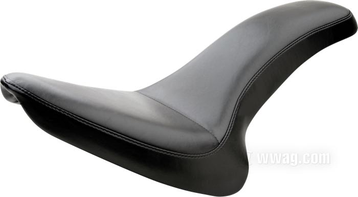 Selle biplace »Cobra Standard« de Le Pera; adaptable à Softail 2000-2007 (130 ou 150 mm pneu arrière); simili cuir, noir, lisse; longueur x largeur: 76 x 30 cm; USA; poids brut: 3.83 kg