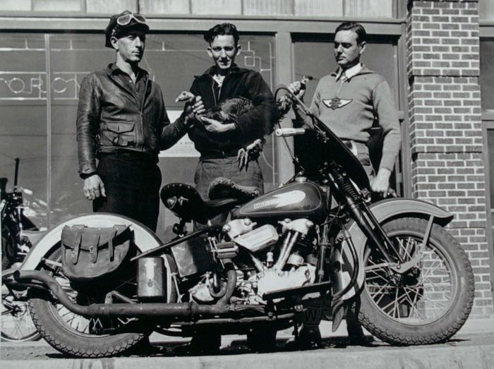 Kit di montaggio di Colony; per Borse; atto per Big Twin 1936-1938; acciaio, cromato; rimpiazza OEM HD 11724-X; U.S.A.; peso lordo: 330 g