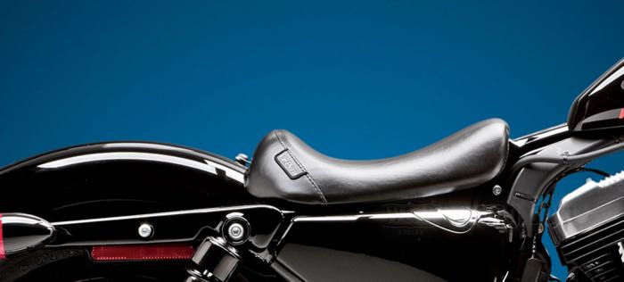 Solositz »Bare Bones Standard« von Le Pera; passend für Sportster 2010-2020; mit 2.1 gal (7.9l) Tank; Kunstleder, schwarz; Länge x Breite: 40 x 31 cm; USA; Bruttogewicht: 2.89 kg