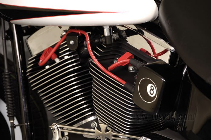 Ignition wire kit »Spiro-Pro« by Taylor; fits Softail 2000-2017 (except Rocker), Dyna 1999→; silicone, red; Ø 8 mm; plug boot angle: 90°; coil boot angle: 180°; carbon fibre core; gross weight: 100 g