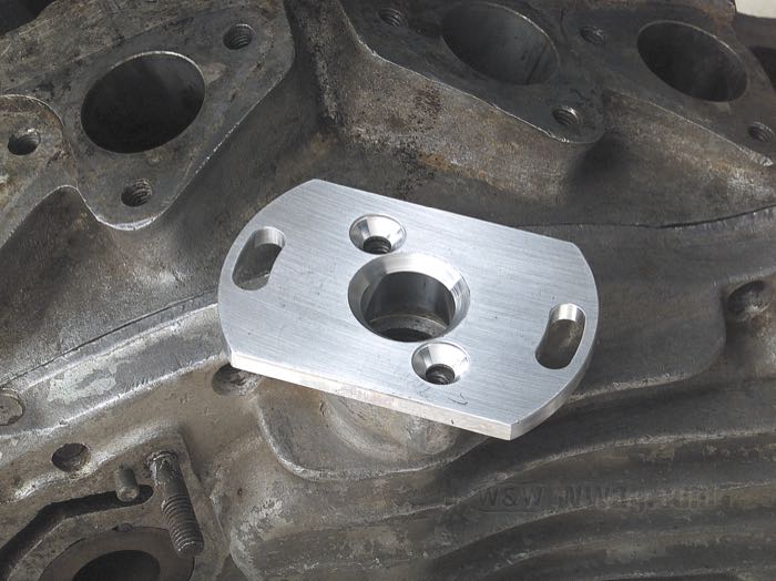 Plateau adaptateur; pour magnétos Fairbanks, Morris & Hunt; adaptable à Flatheads 1937-1973 et Sportster 1958-1969; aluminium, finition usinée; remplace OEM HD 29600-62; poids brut: 50 g