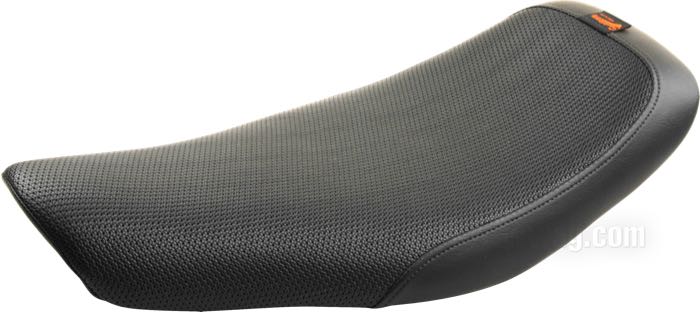 Kit guardabarro »XR Dirt Track« de Storz; apropiado para Sportster 2004-2020; para depósito Storz; fibra de vidrio; largo x ancho: 79 x 31.5 cm; con almohadilla del asiento Saddlemen; peso bruto: 2.81 kg