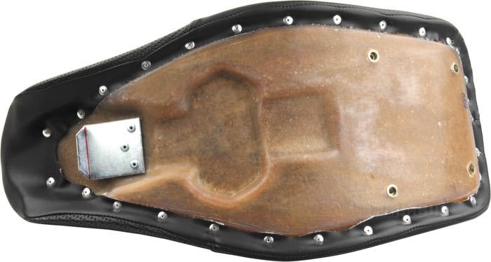 Kit guardabarro »XR Dirt Track« de Storz; apropiado para Sportster 2004-2020; para depósito Storz; fibra de vidrio; largo x ancho: 79 x 31.5 cm; con almohadilla del asiento Saddlemen; peso bruto: 2.81 kg