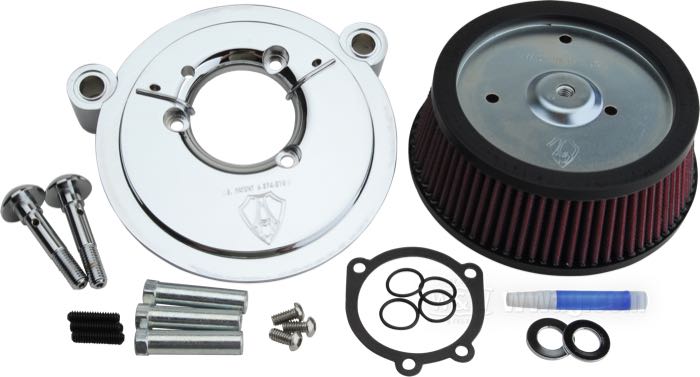 Filtro aria »Big Sucker Stage 1« di Arlen Ness; atto per Softail 2000-2017, Touring 1999-2007 (ecc. modelli ad iniezione →2001), Dyna 1999→ (ecc. FXDLS 2017); con piastra di base cromata; alluminio fuso; Ø 160 mm; AVVERTENZA: Per le Dyna 2008→ occorre un copercchio filtro aria custom.; peso lordo: 1.3 kg