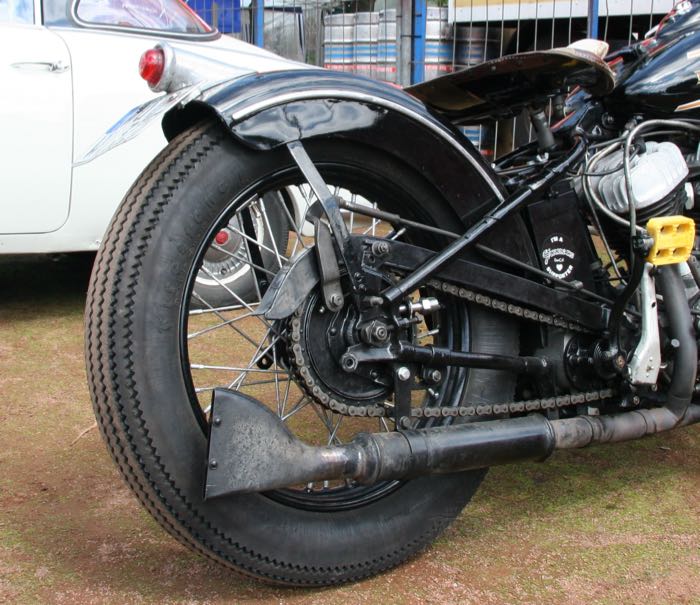 Tire »Firestone Deluxe« by Coker Tire; rubber / steel; position: front or rear; 4.50-18 70S; tube-type; permitted rims min-max: 2.15 - 3.50; ECE R75 approved, DOT approved; gross weight: 6.43 kg