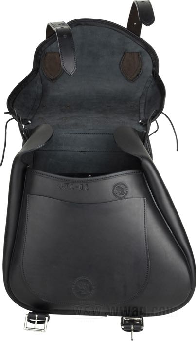 Satteltasche »SneBamse« von Lejonkulan; Rindleder, schwarz, konturierter Rücken; B x H x T: 43 x 39 x 21 cm; Volumen: 27 l; Schweden; Bruttogewicht: 3.92 kg