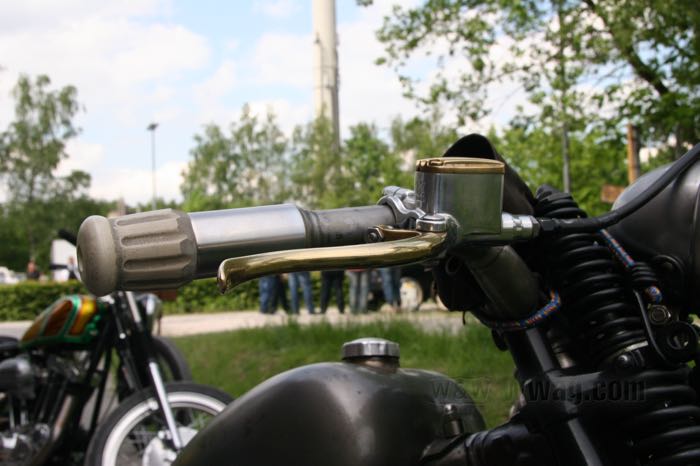 Pompa freno a mano »Deluxe« di Kustom Tech; per manubri del Ø: 1 ”; Ø pistone idraulico: 14 mm; liquido di freno obbligatorio: DOT 4 o 5; filettatura: M10 x 1.0; Italia