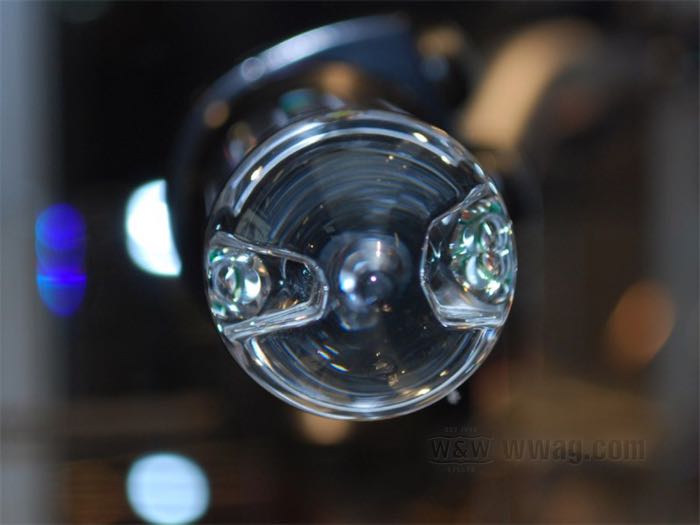 Clignotant »mo.blaze Cone« de motogadget; gauche; alu billet / verre, anodisé noir; longueur: 43 mm; Ø 35 mm; poids net: 45 g; cabochon: clair; 12 V; 7 W; avec LED; avec Fils électriques 100 cm et des petites pièces; homologué E1; Allemagne; poids brut: 134 g