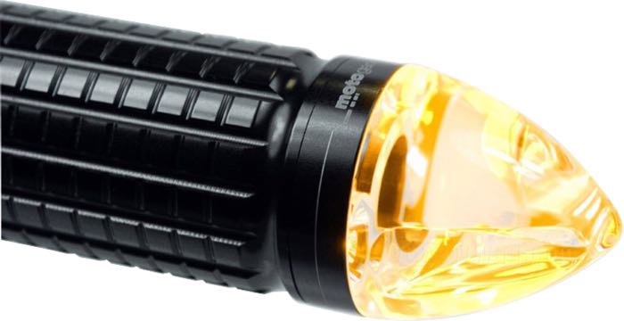 Clignotant »mo.blaze Cone« de motogadget; gauche; alu billet / verre, anodisé noir; longueur: 43 mm; Ø 35 mm; poids net: 45 g; cabochon: clair; 12 V; 7 W; avec LED; avec Fils électriques 100 cm et des petites pièces; homologué E1; Allemagne; poids brut: 134 g