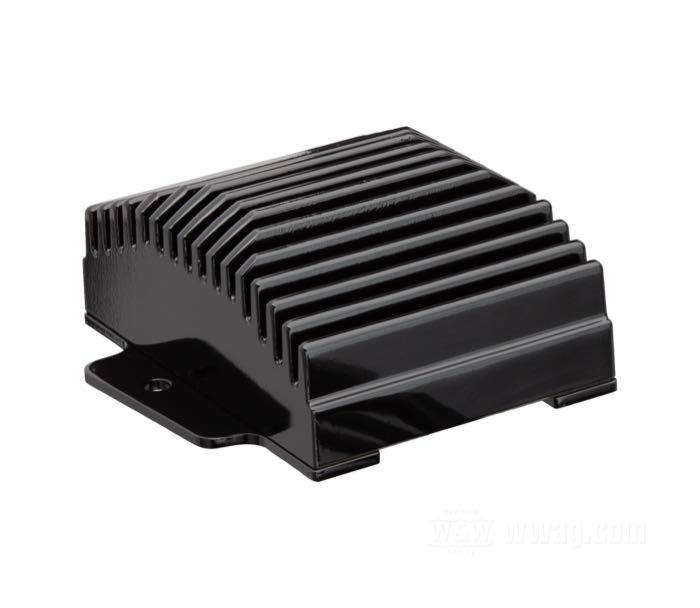 Regulatore/Raddrizzatore di Cycle Electric; atto per Softail 2007; alluminio, nero, anodizzato; rimpiazza OEM HD 74540-07; U.S.A.; peso lordo: 1.29 kg